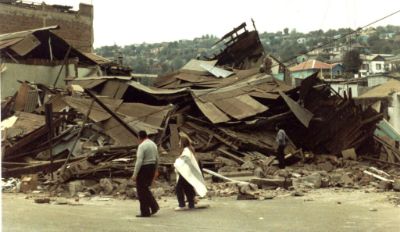 El 3 de marzo de 1985, un terremoto sacudió la costa al sur de Valparaíso, afectando brutalmente la zona central de Chile. [Foto de Memoria Chilena]